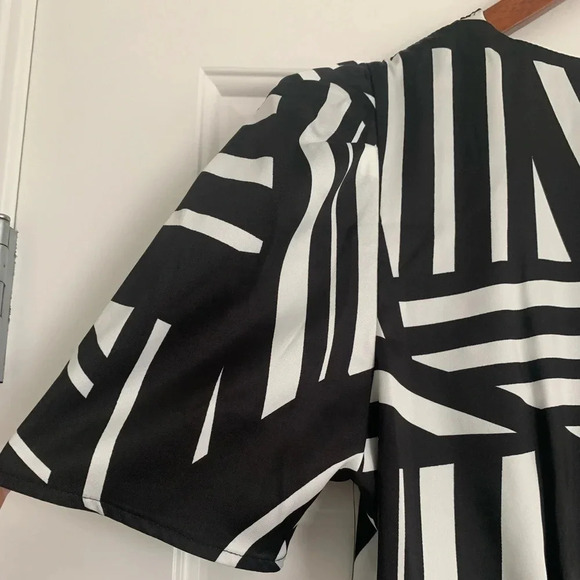 Karl Lagerfeld Short Sleeve Surplice Mini Dress - Size 10 - Black/White - NWT - Picture 10 of 13